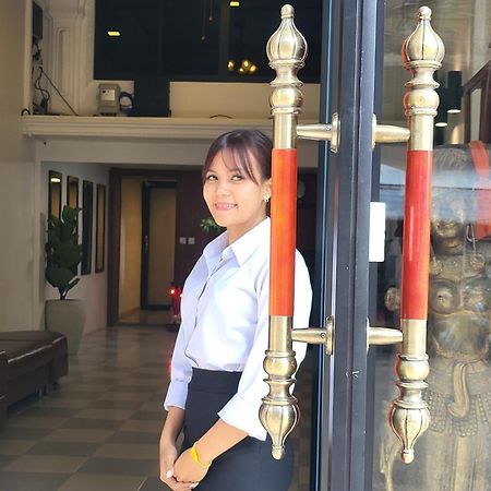 Sun Chakra Boutique Hotel Phnom Penh Exterior foto