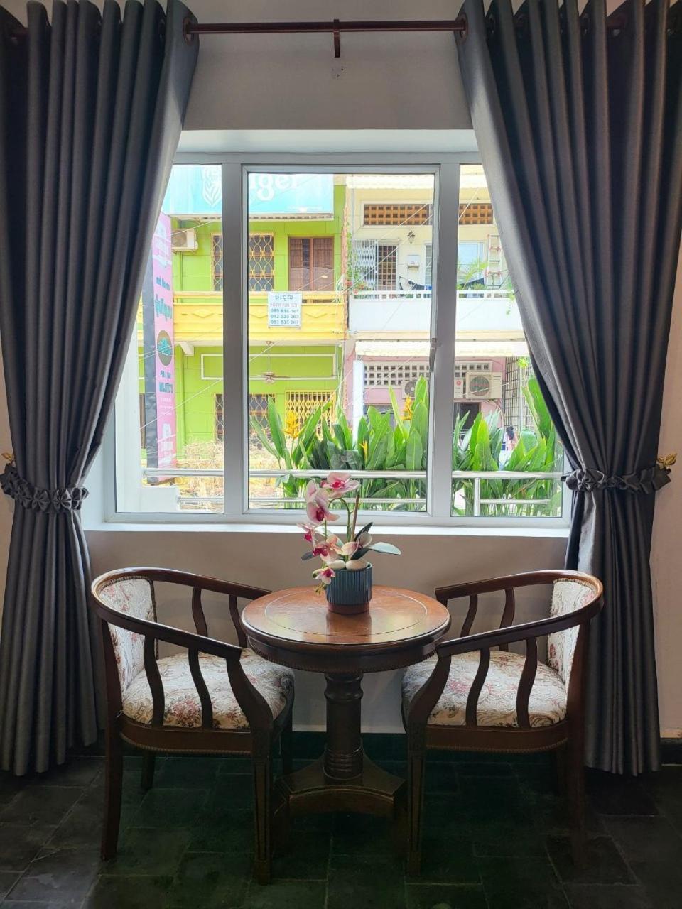 Sun Chakra Boutique Hotel Phnom Penh Exterior foto