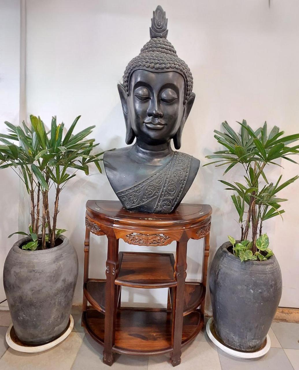 Sun Chakra Boutique Hotel Phnom Penh Exterior foto